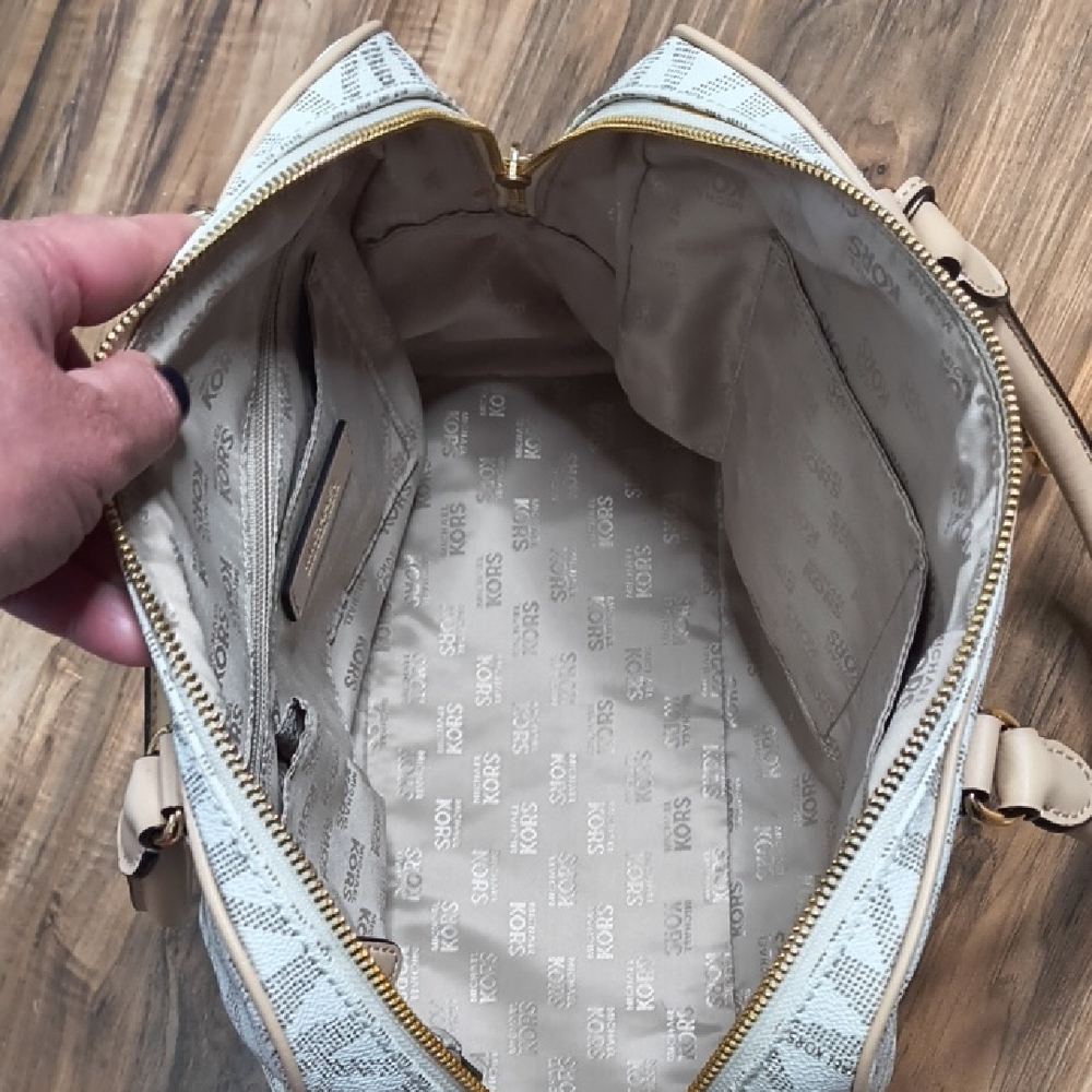 Michael Kors Beige Shoulder Bag - Picture 10 of 17
